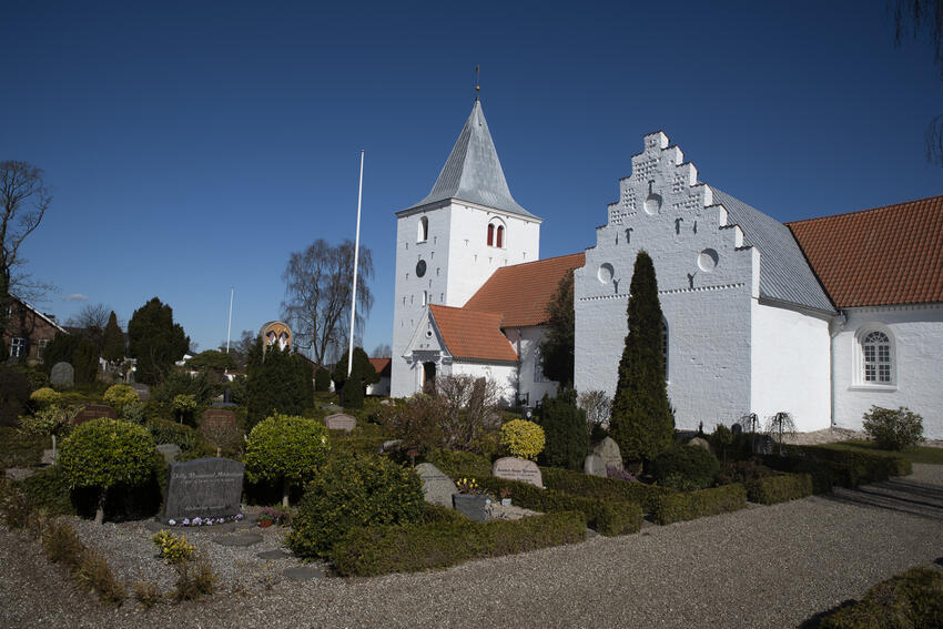 Vandringer på Kirkegårdene i Østbirk og Yding