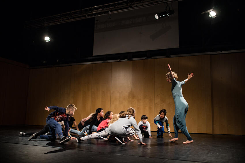 Børn og unge skal møde scenekunsten i nyt projekt