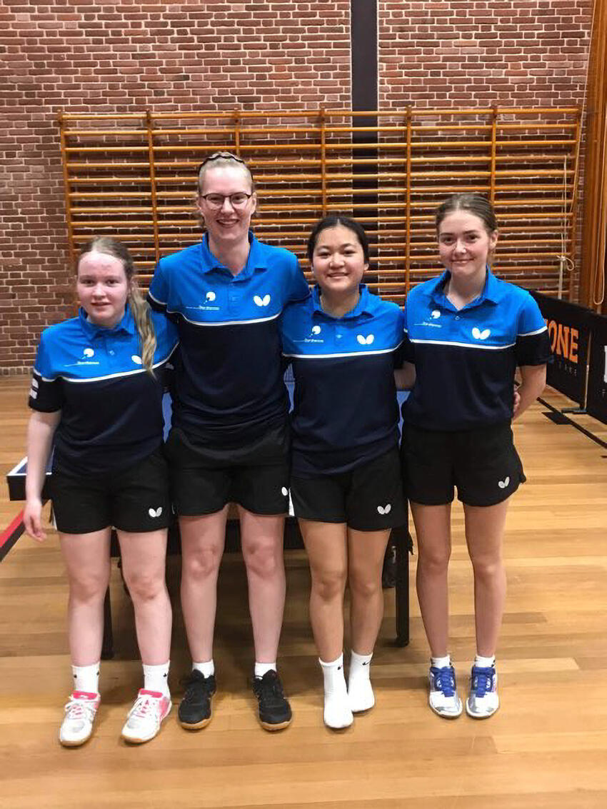 Bordtennisdamer rejser langt for at spille