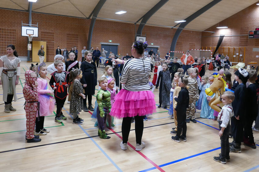 Masser af børn og forældre til fastelavn i år
