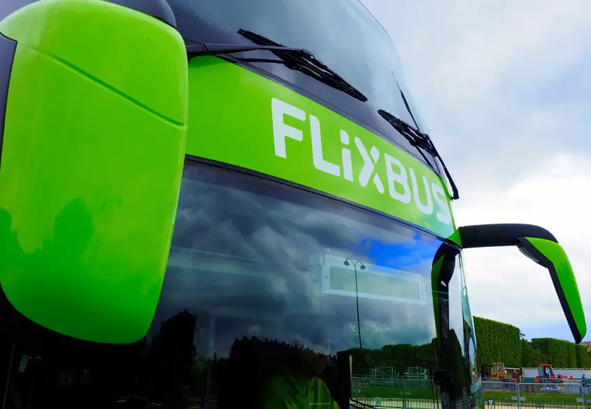 Aggressiv mand truer med at sprænge bus i luften