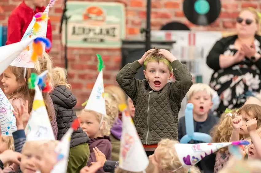 Fredags festligheder for familiens mindste: Hovedgård Byfest i børnenes tegn!