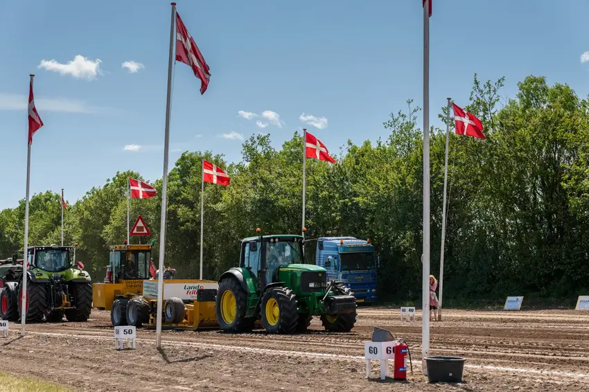 Dobbelt-dosis traktortræk fyrer op under sommerstemningen
