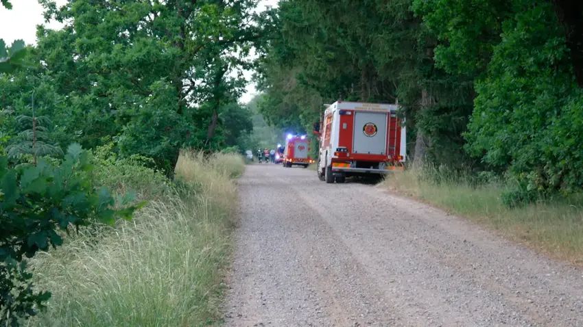 Alvorligt solouheld på Kæmpesmøllevej: Tre personer fløjet til Skejby Sygehus