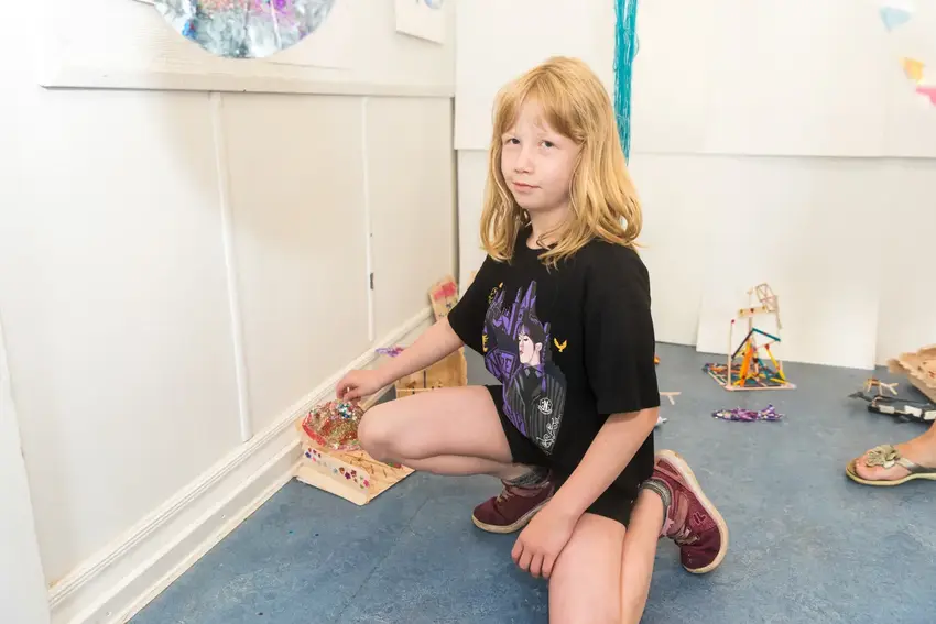 Fernisering og fest: Kreativitet sprudler på Vestbirk Friskole!
