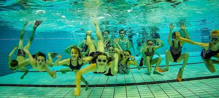 Vandglade dage: Brædstrup Svømmeklub afholder succesfuld første Aqua Camp!