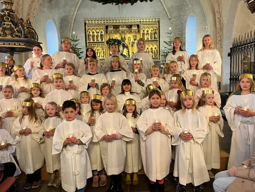 Gudstjeneste og Luciaoptog i Yding kirke 