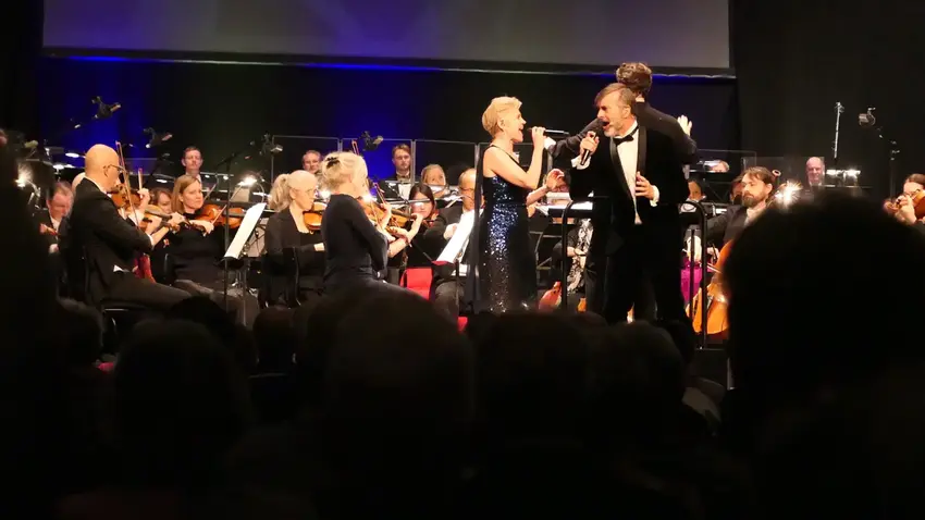 Fejende, flot og humørfyldt nytårskoncert