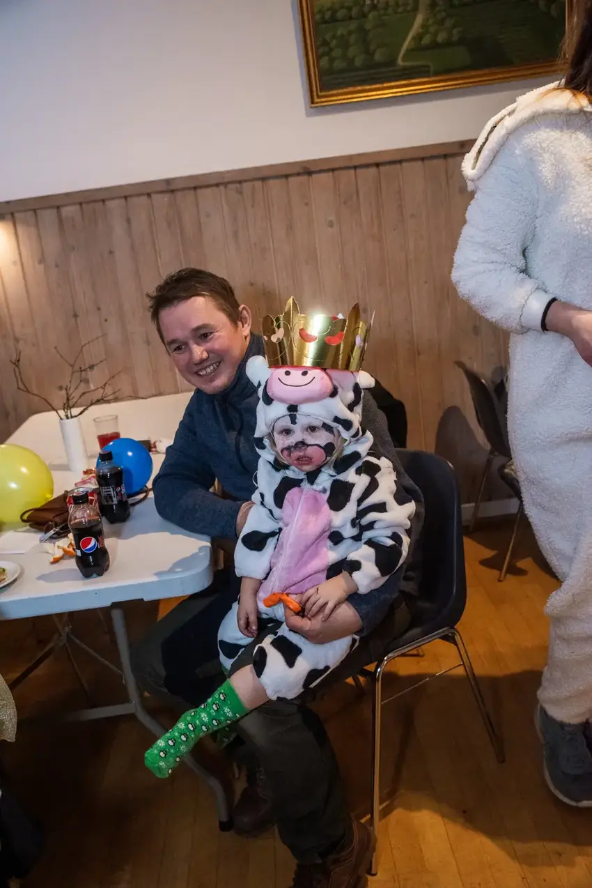 Fastelavnsfesten i Sattrup: En dag med farver, festligheder og fællesskab