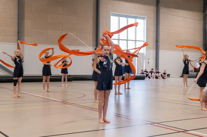 En forårsdag med flik-flakker og venskaber: Gymnastikfejring på Elbæk Efterskole
