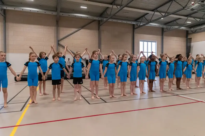 En forårsdag med flik-flakker og venskaber: Gymnastikfejring på Elbæk Efterskole