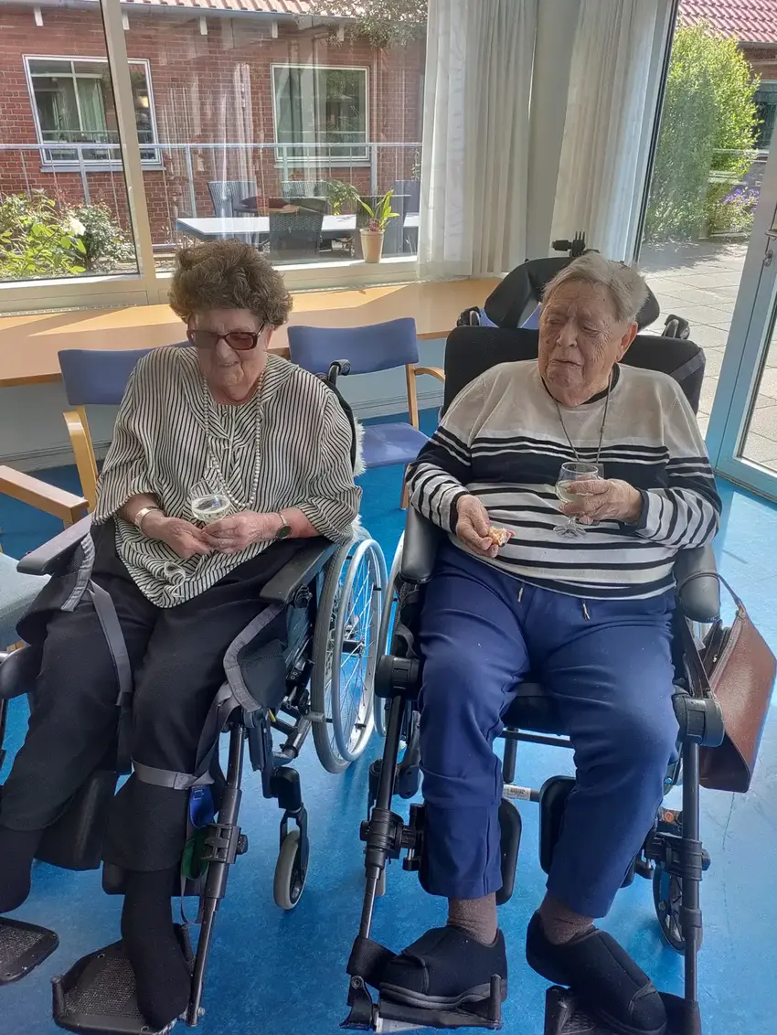 Indvielse af renoveret gårdhave på Tamdrup Centret