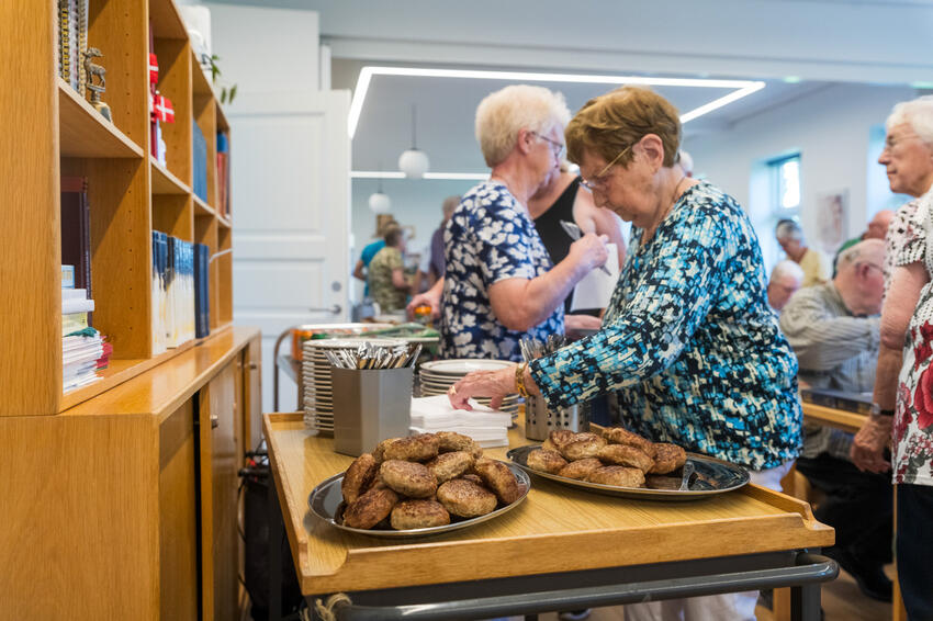 Tarteletterne på sommerferie: Frikadeller og grin i Præstegården