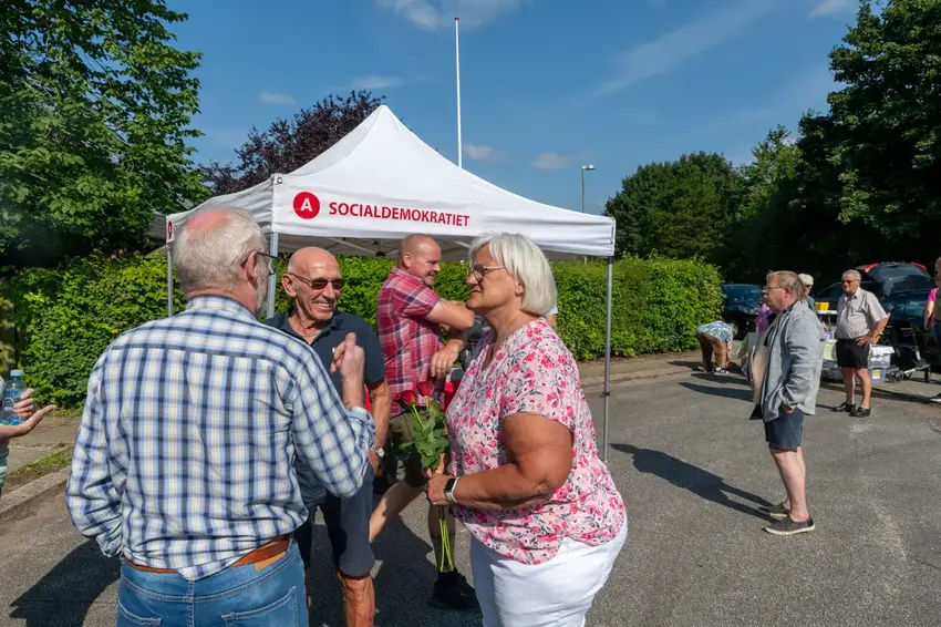 Markedsdag i Østbirk: En solrig lørdag fyldt med fund og fællesskab