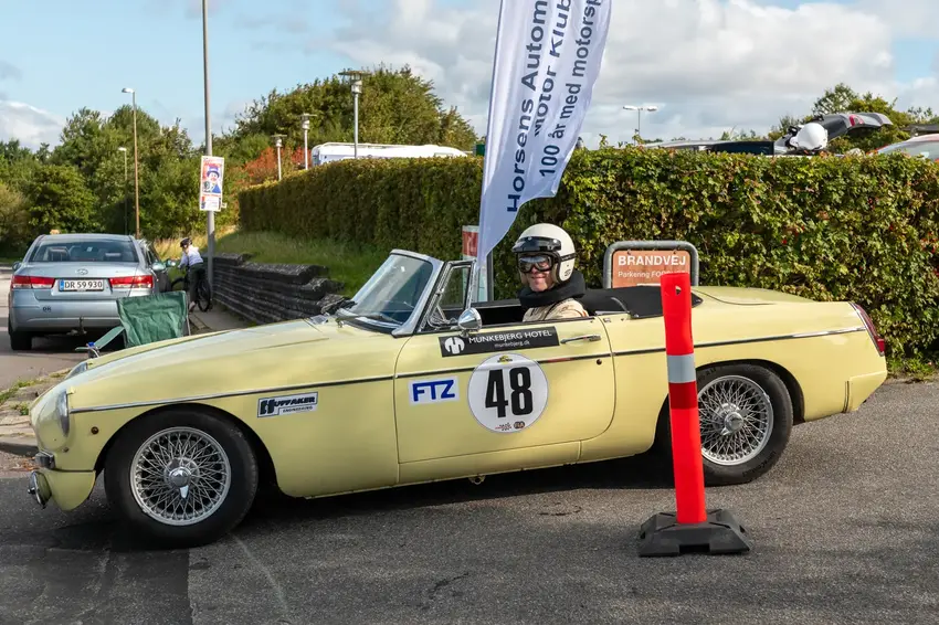 Hill Climb Nim: Veteranbiler, efterårsfarver og fart i smukke omgivelser
