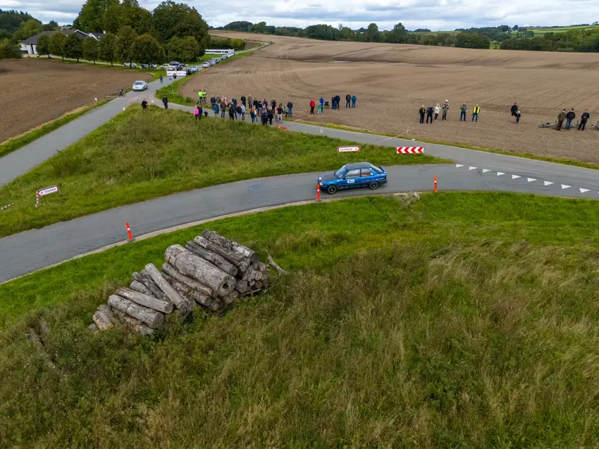 Hill Climb Nim: Veteranbiler, efterårsfarver og fart i smukke omgivelser
