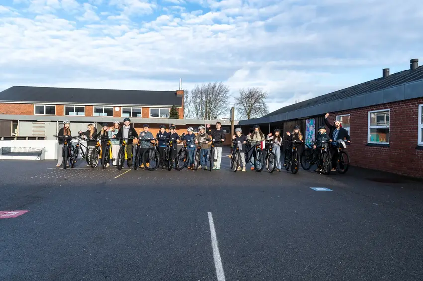 Julemanden kom tidligt til Nim Skole: 5A fik spritnye mountainbikes