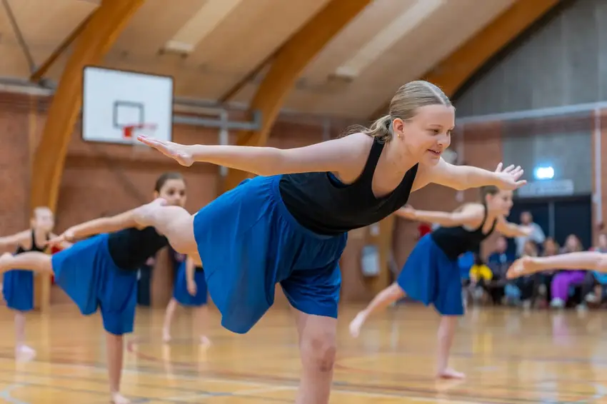Gymnastik i Gedved Hallen: Flot opsætning og høj energi