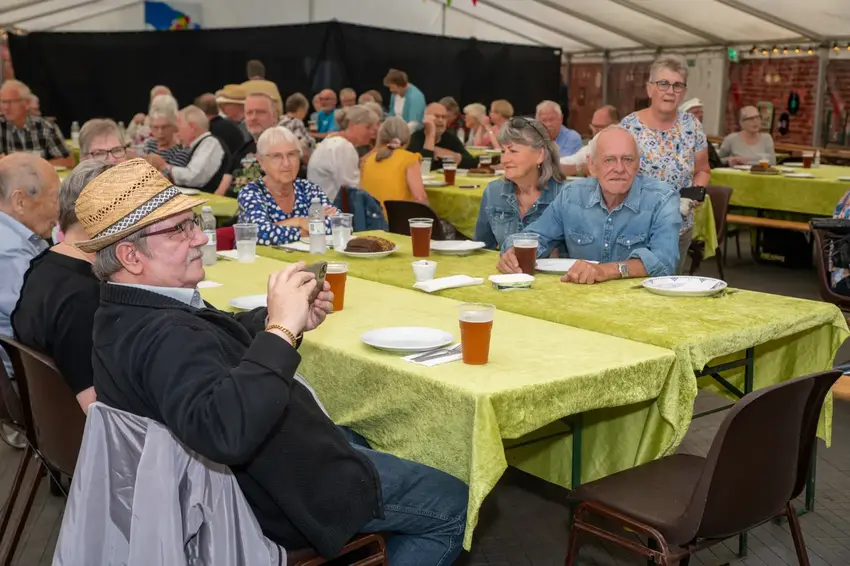 Hovedgård Byfest 2025: Skum, skøre artister og store hits