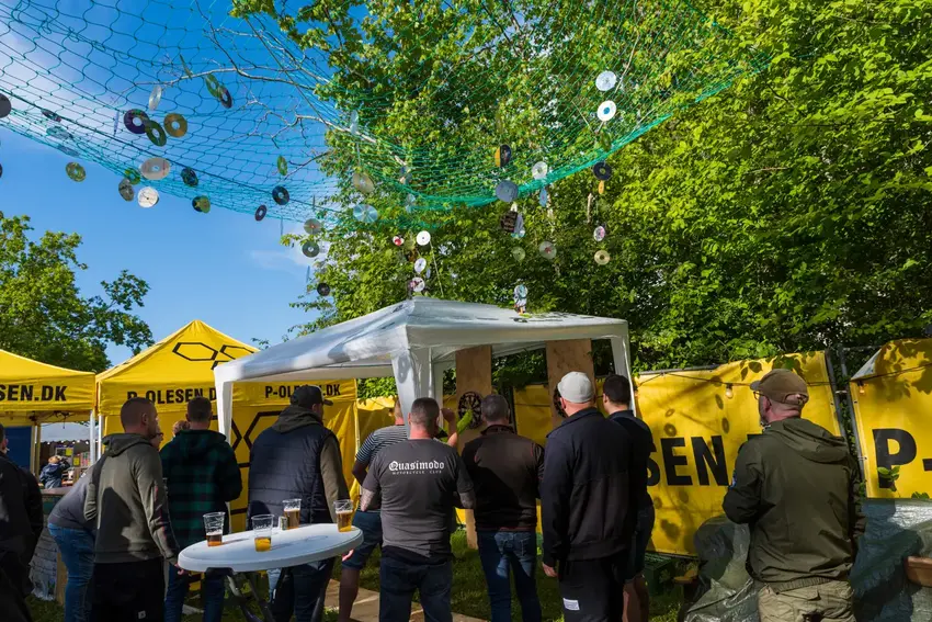 Hovedgård Byfest 2025: Skum, skøre artister og store hits