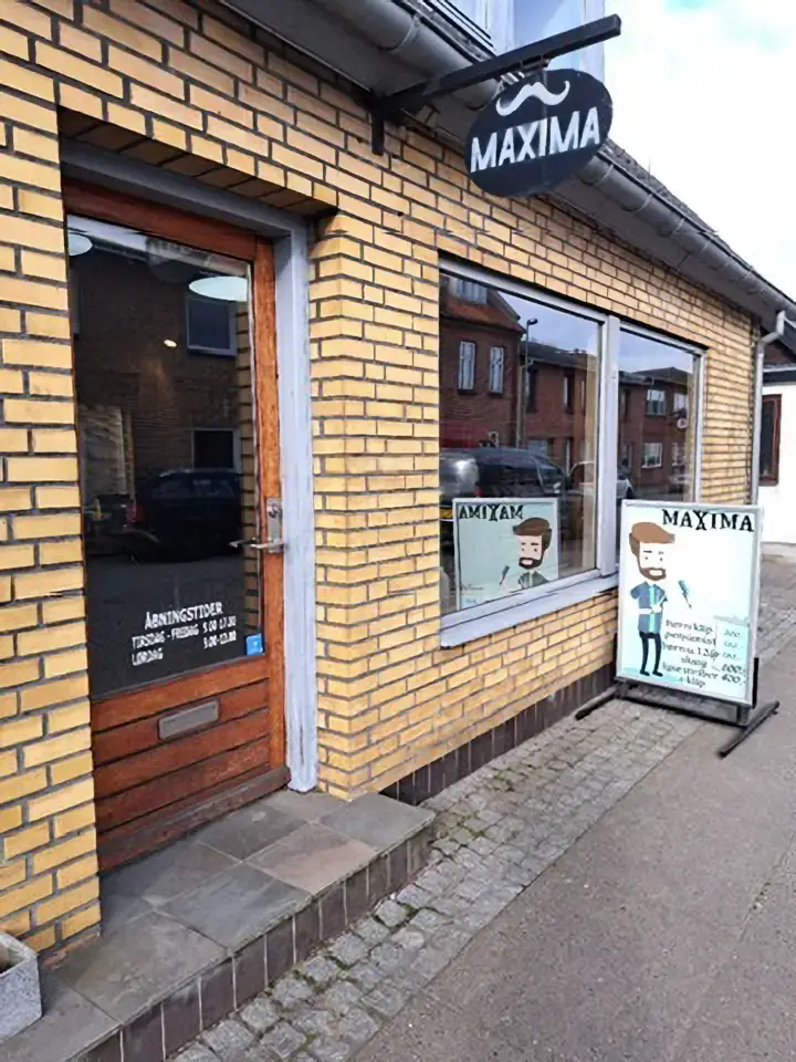 Beyalos fejrer 10 år med saksen i hånden