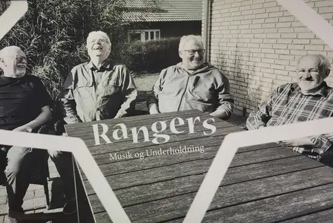 Kom til en hyggelig dag med seniorunderholdning i Hovedgård!