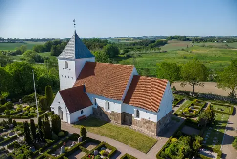 Tolstrup Kirke genåbner efter rottefri erklæring
