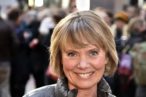 Lola Jensen deler ud af humor og hverdagens udfordringer