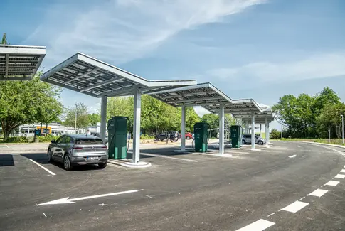 Ladepark på vej til rastepladserne Ejer Bavnehøj ved E45