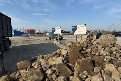 Stenbank er åbnet på Horsens Havn: Skal gøre det nemt at donere sten til Horsens Fjord