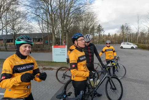 Sol, sammenhold og cykeldæk: Team Gedved i sæsonstart med vind i ryggen