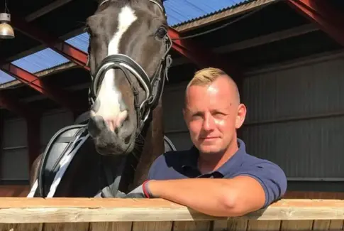 Ny sherif i stalden: Henning Vad slår pjalterne sammen med Molger Rideklub