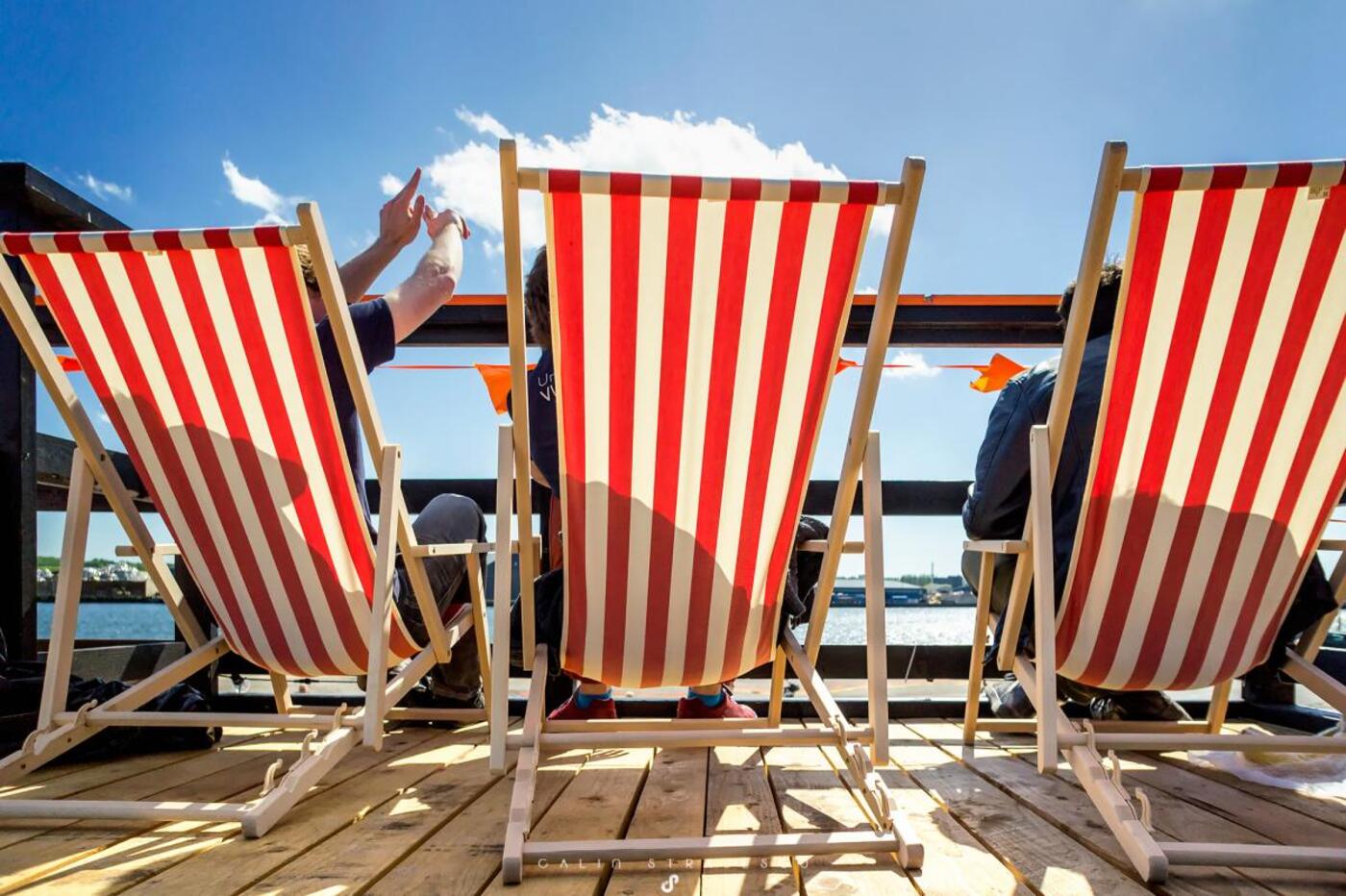 Ba6e78 strandstole jernlageret foto calin strajescu