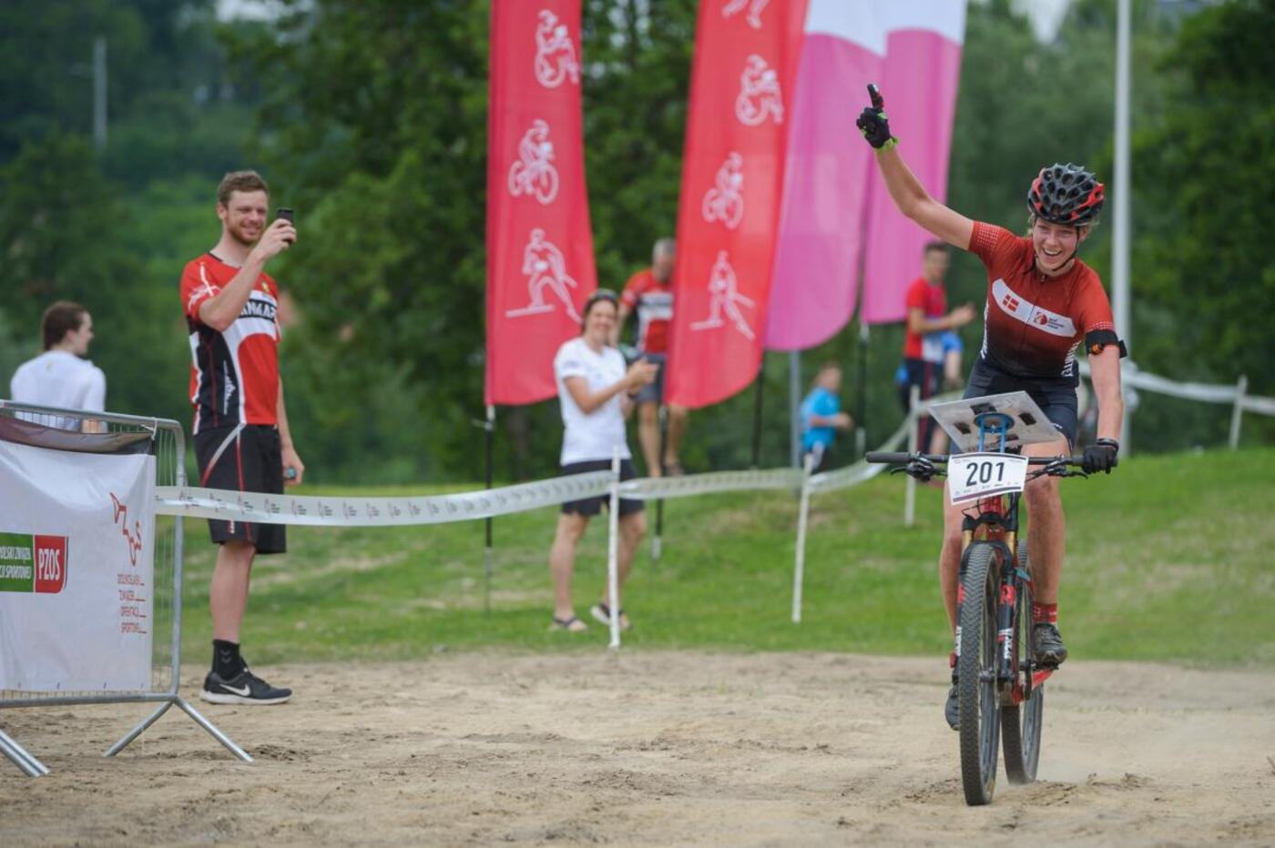 Camilla koerer i maal ved em