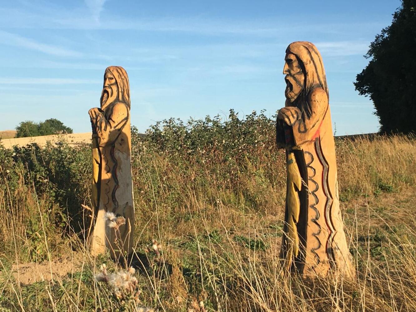 Figurer paa grandhoejen 8 020818