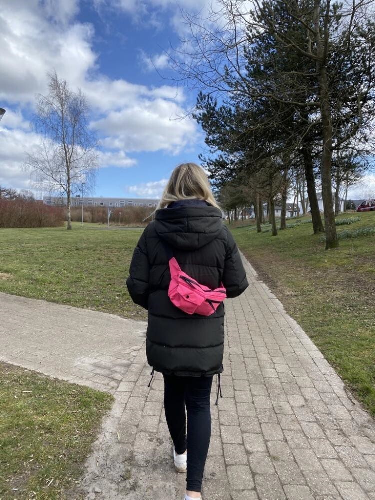 Foto philippa skovbjerg soerensen selvom corona praeger vores hverdag kan man stadig gaa en tur. husk dog at holde afstand