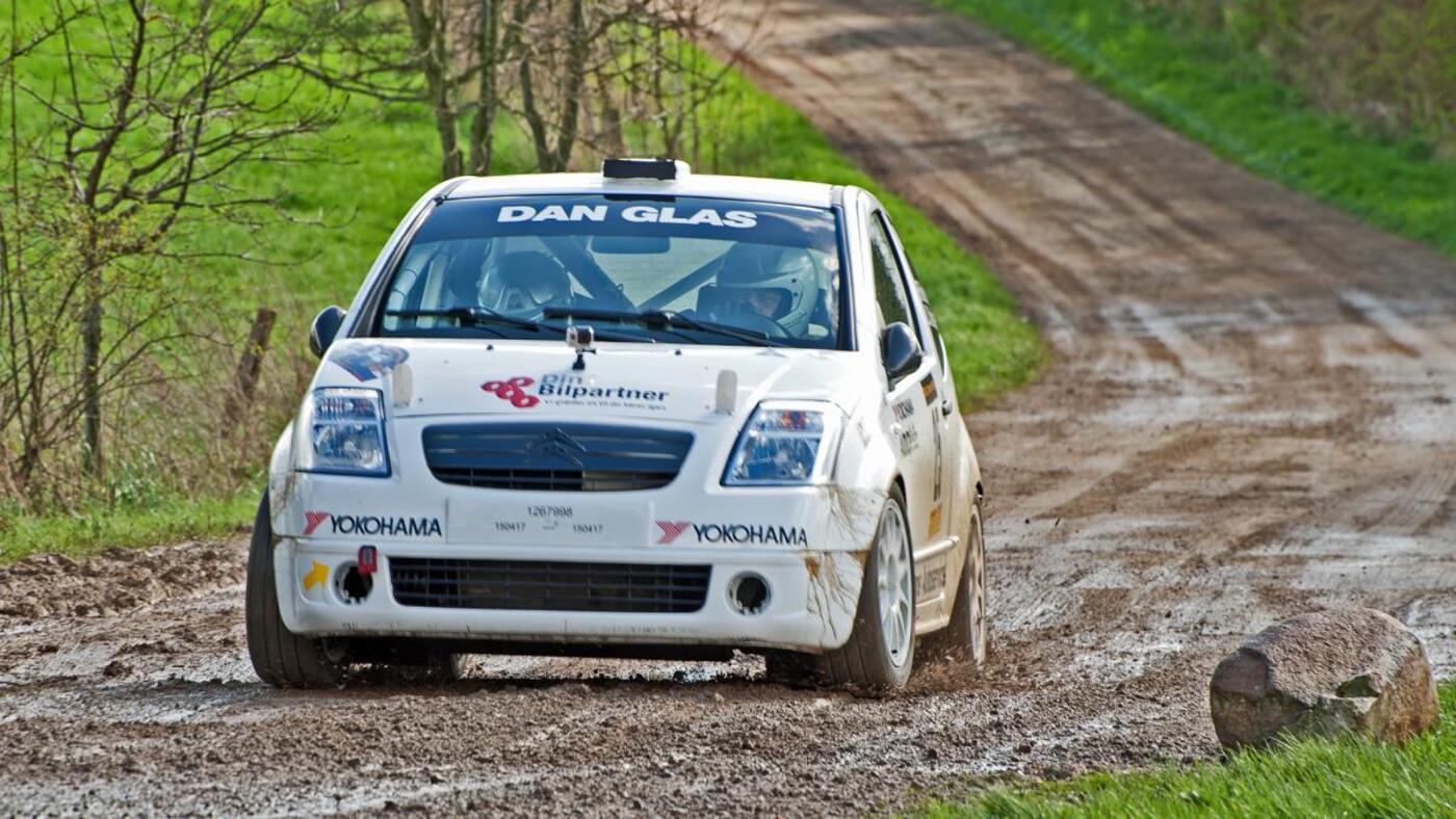 Frank nielsen og louise bang christiansen koerer rigtigt hurtige tider paa grus straekningerne ved suderbrarup