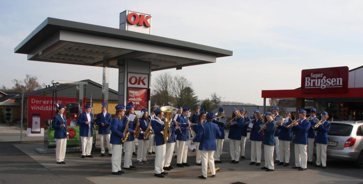 Hso spiller foran ok og super brugsen