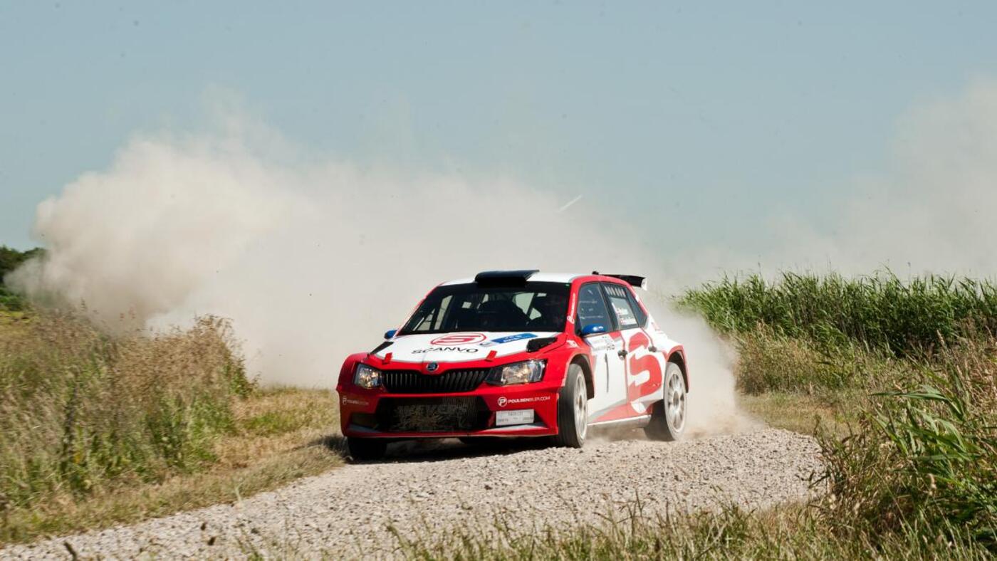 Kristian poulsen og ole frederiksen foerer autoplus dansk superrally inden sidste og afgoerende afdeling i omraadet nordvest for christiansfeld