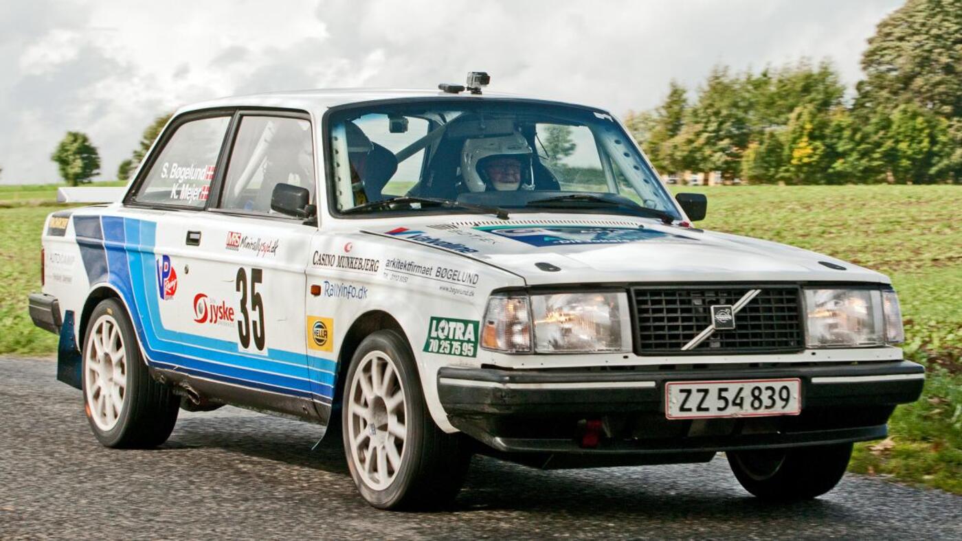 Kurt mejer horsens og steen boegelund vejle ligger efter rally midtjylland paa en 2. plads i kampen om det danske mesterskab for historiske b