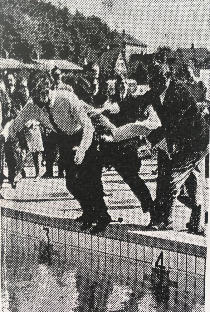 Mogens heilesen skubbes i bassinet 1