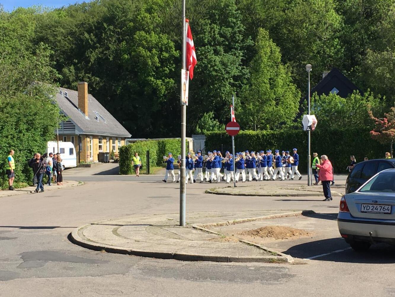 Skoleorkesteret parkeringspladsen