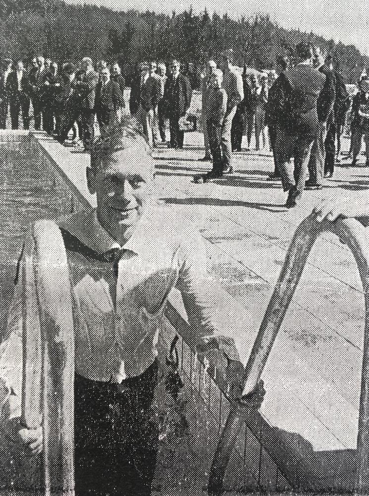 Sogneraadsformand mogens heilesen var den foerste i bassinet