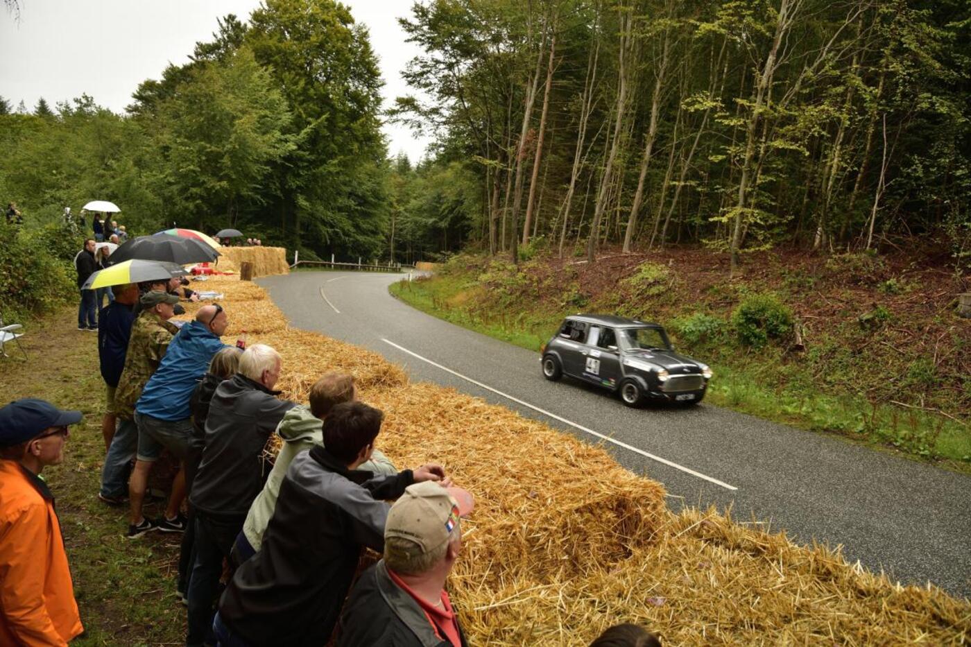 Tusindtallig tilskuerskare