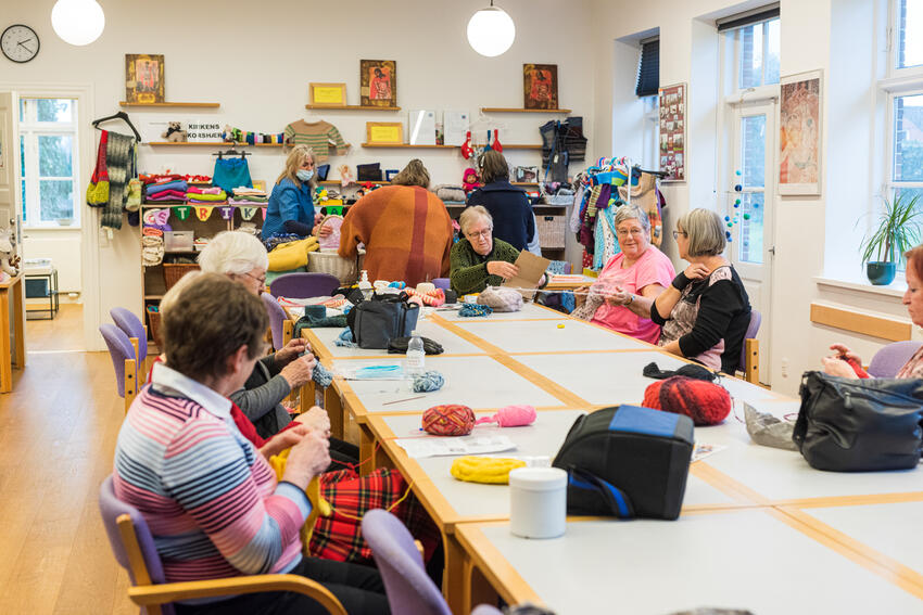 Der strikkes på livet løs…