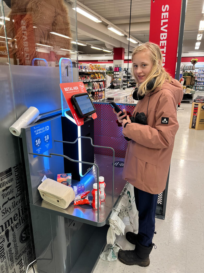 Kunde i SUperBrugsen Østbirk