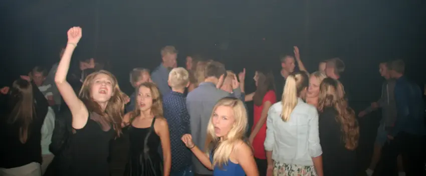 De unge indtog dansegulvet