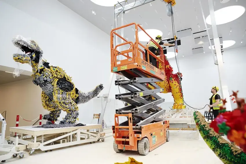 Tre dinoer vrider sig i smerte i Billund