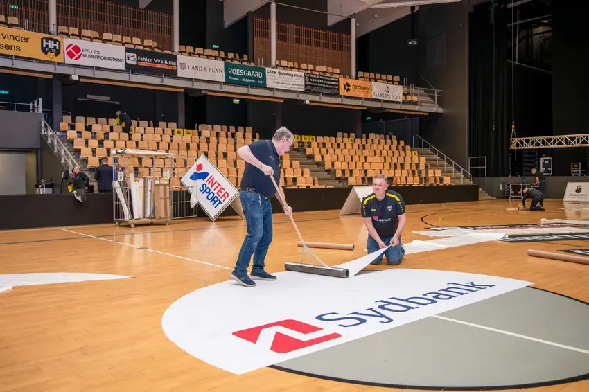 Frivillige HH Elite gør banen klar