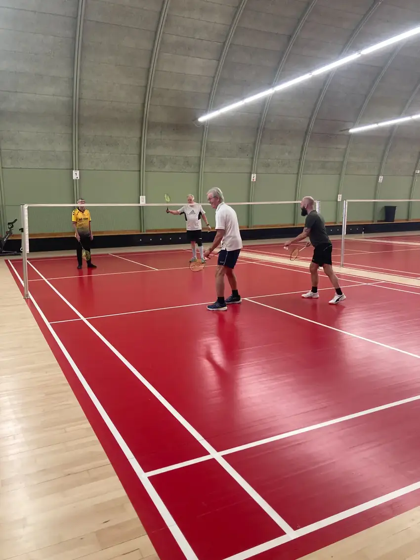 Badmintonspillere på banen